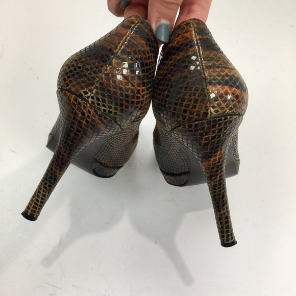 Stuart Weitzman Diamond Embossed Multicolor Platform Pump Heels Size 8 1/2 - Picture 12 of 13